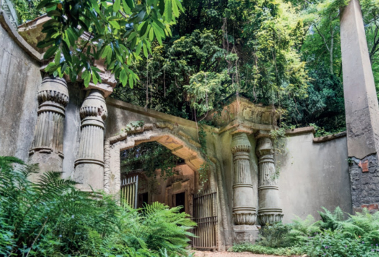 Highgate Cemetery.jpg