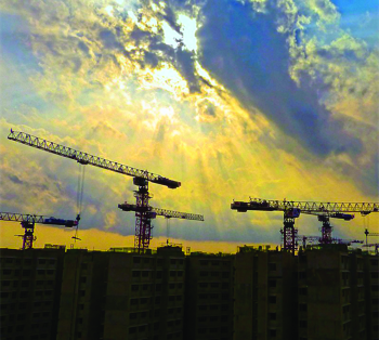 Construction cranes sky 350.jpg