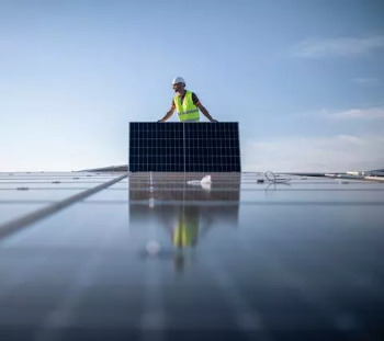 CIOB Installation of solar panels on roof 350.jpeg.jpg