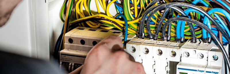 File:Electrician-1080573 1000.jpg